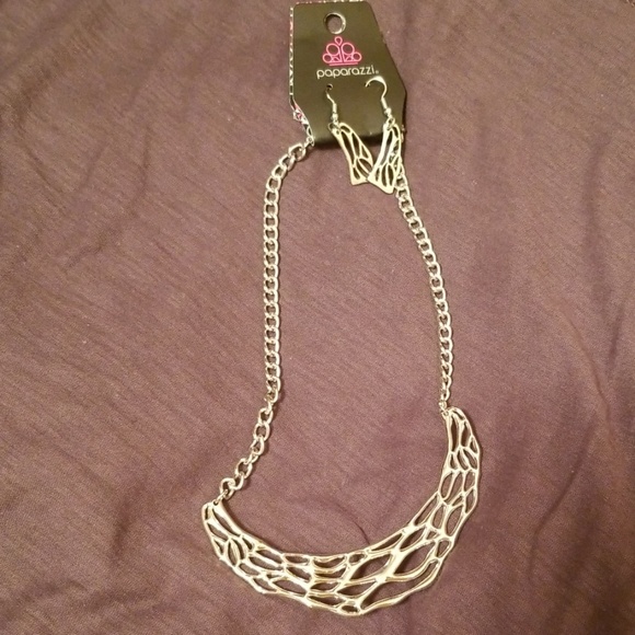 paparazzi Accessories - One set Necklace +earrings paparazzi Accessories - One set Necklace +earrings